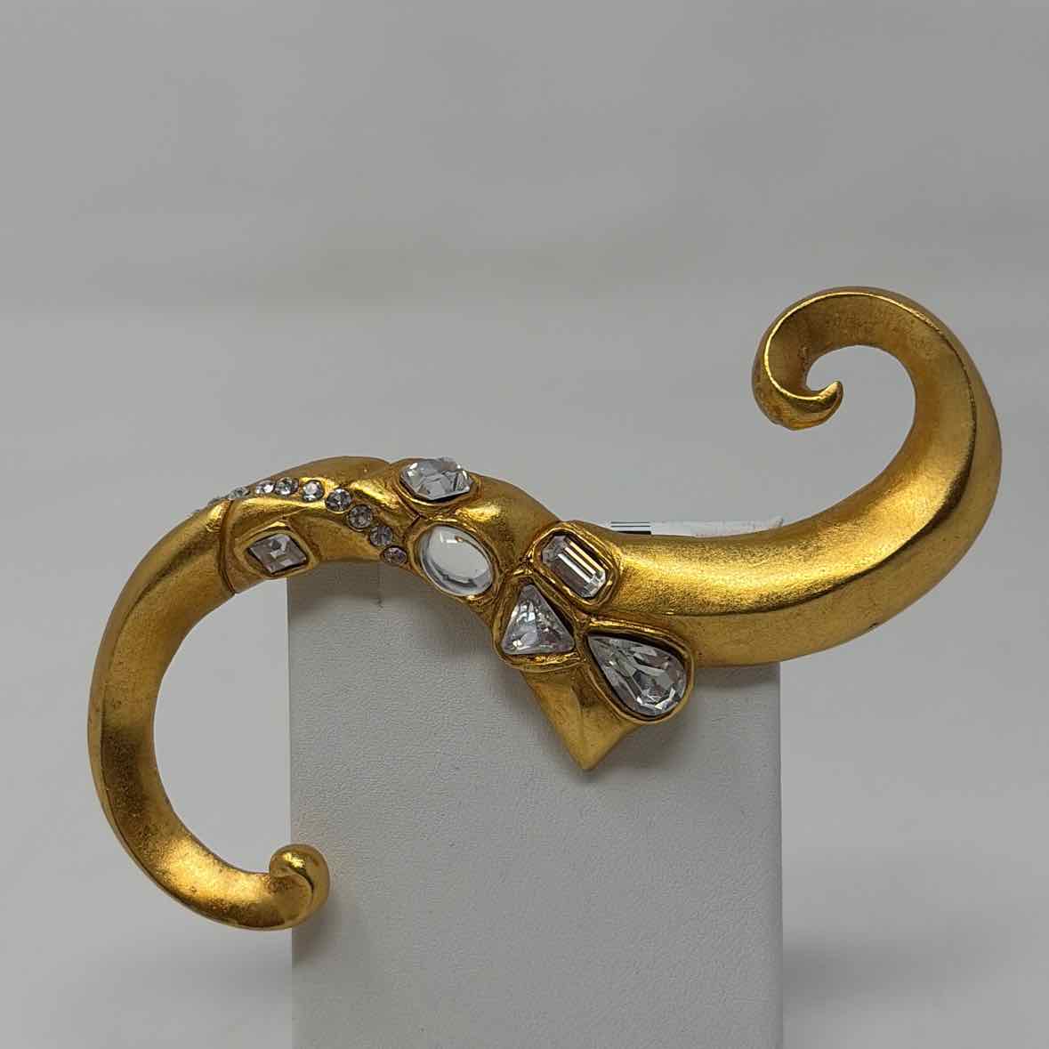 Pre-Owned Antigona Gold Multi Stones Brooch