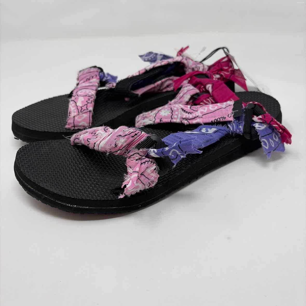 Pre-Owned Shoe Size 10.5 Browns Pink Multi Sandals