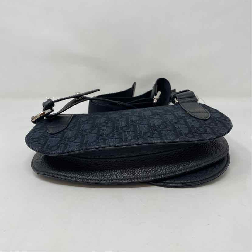 Pre-Owned Christian Dior Black Canvas Designer Handbag