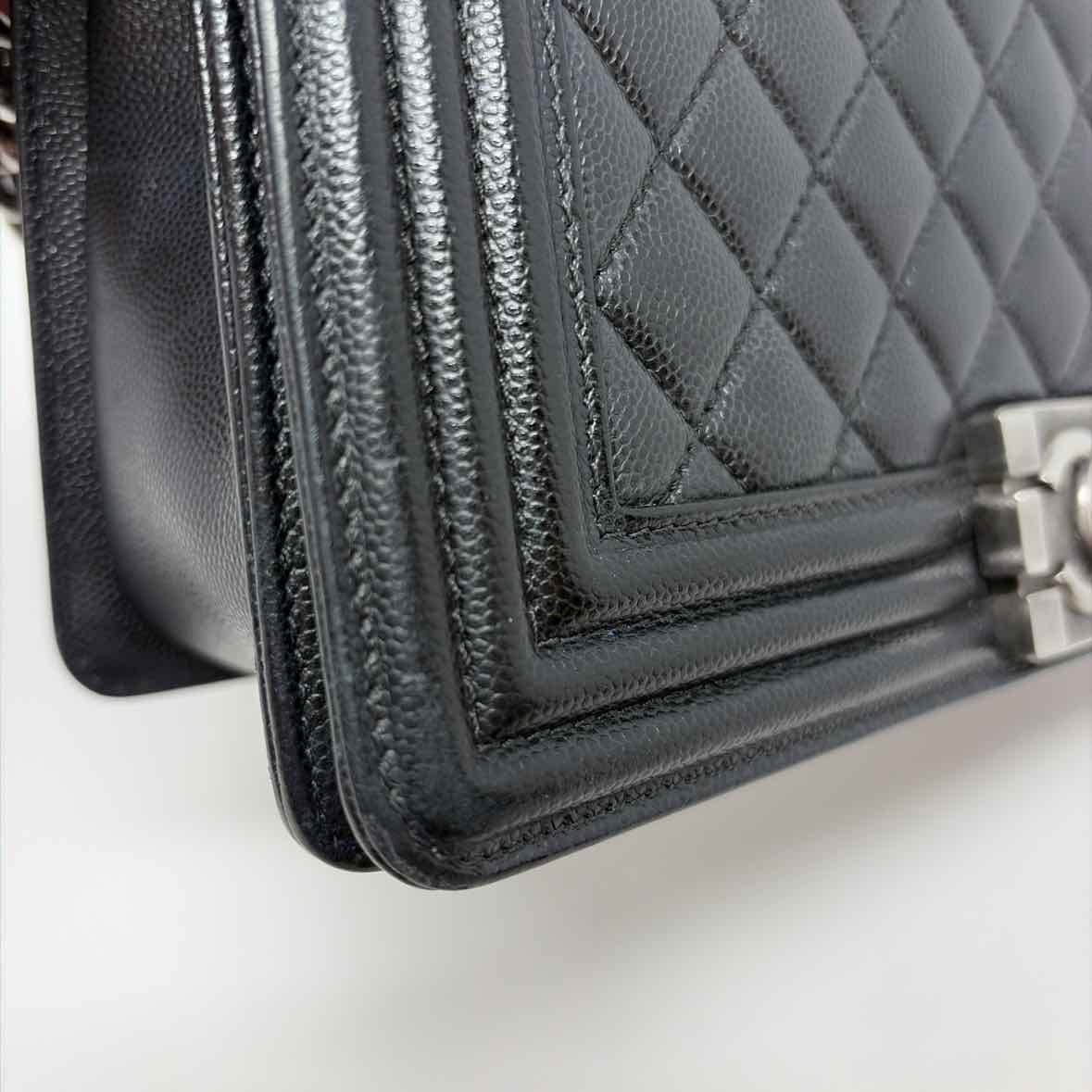 Pre-Owned Chanel Black Leather Designer Handbag