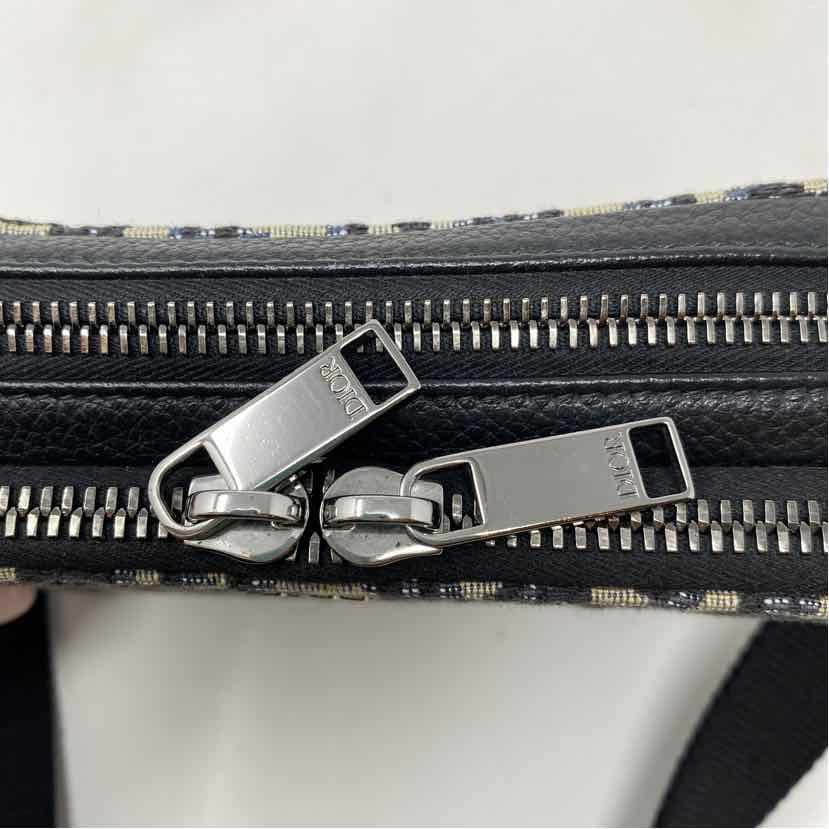 Pre-Owned Christian Dior Monogram Canvas Designer Handbag