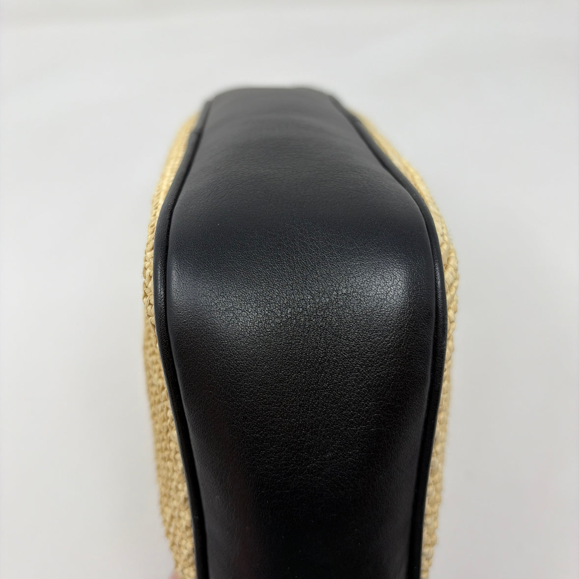 Pre-Owned Saint Laurent Tan Woven Designer Handbag