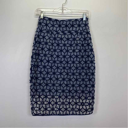 Pre-Owned Size XS Moon & Madison Blue Skirt