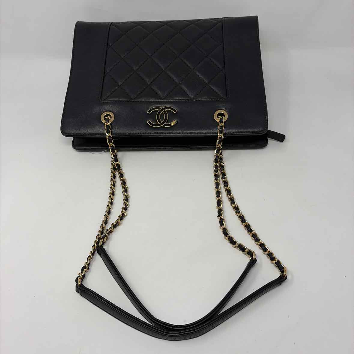 Pre-Owned Chanel Black Leather Designer Handbag