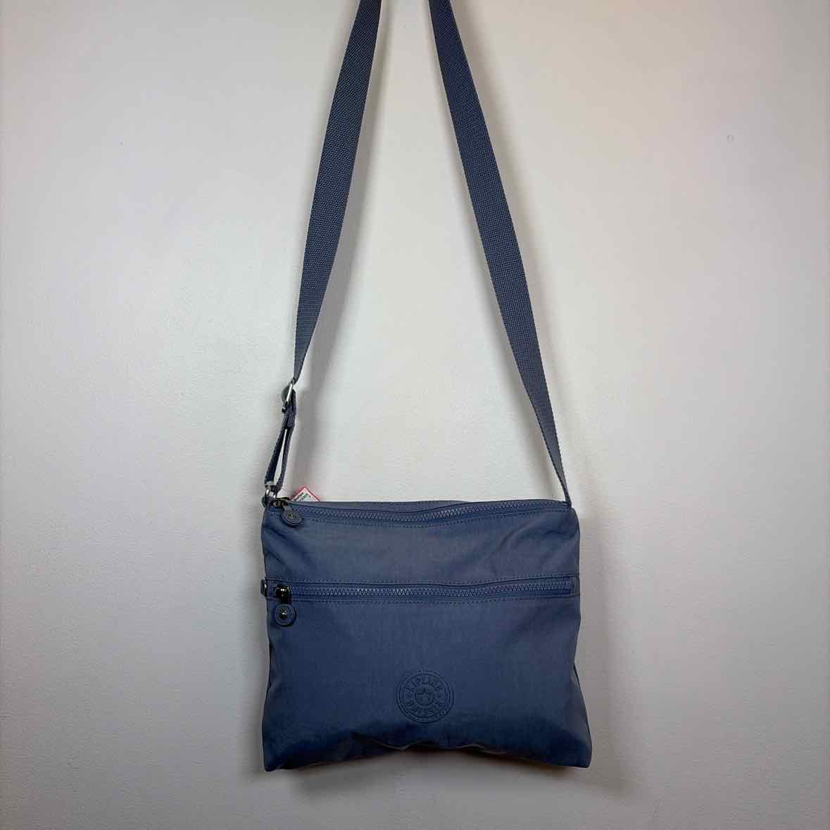 Pre-Owned Kipling Periwinkle Nylon Handbag