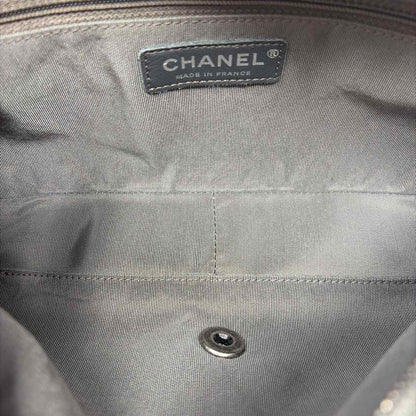 Pre-Owned Chanel Silver Leather Designer Handbag