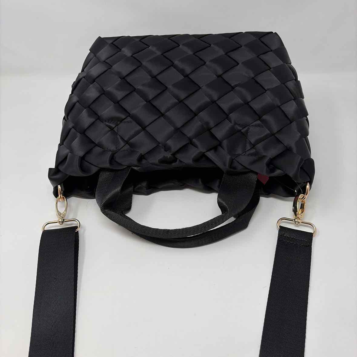 Pre-Owned Ah-Dorned Black Fabric Handbag