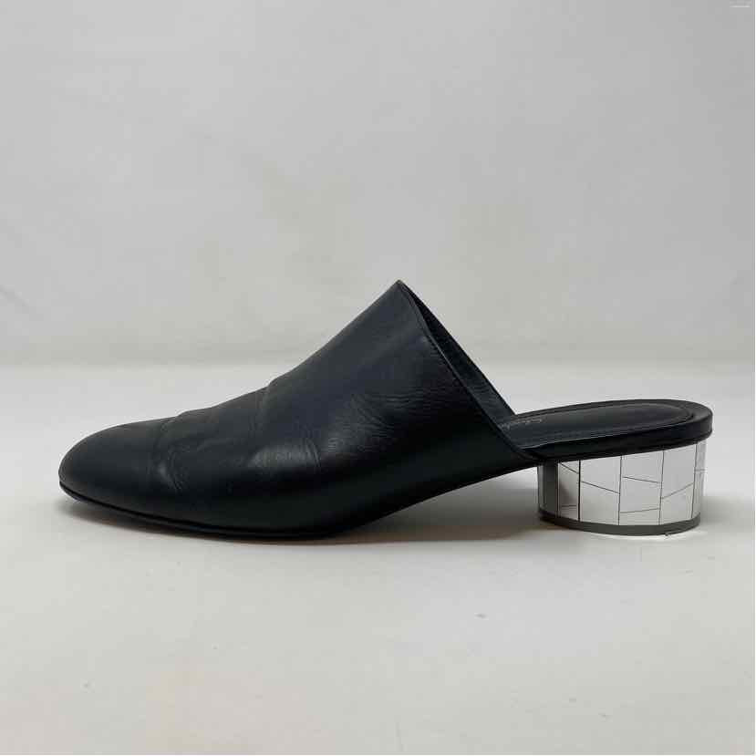 Pre-Owned Ferragamo Black & Silver Leather Shoe Size 9 Designer Shoes