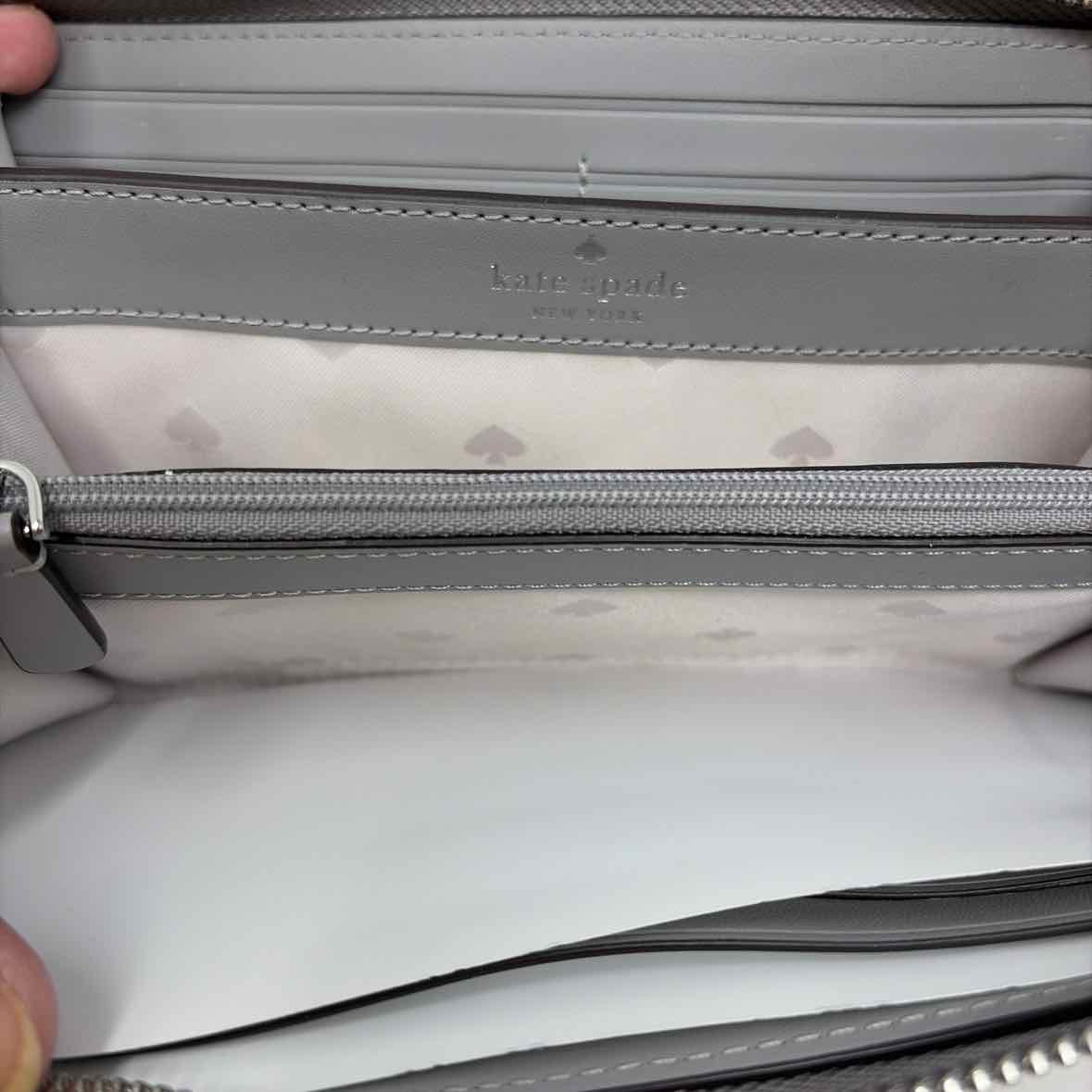 Pre-Owned Kate Spade Grey Leather Wallet