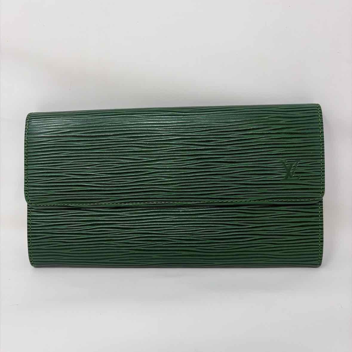 Pre-Owned Louis Vuitton Green Leather Designer Wallet