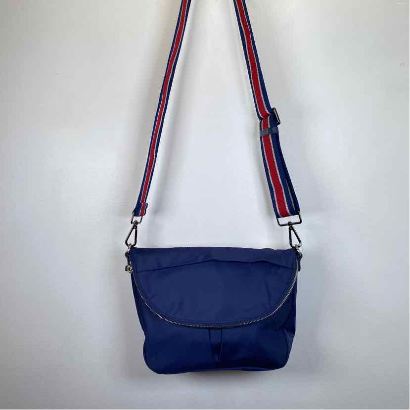 Pre-Owned QUince Navy Nylon Handbag