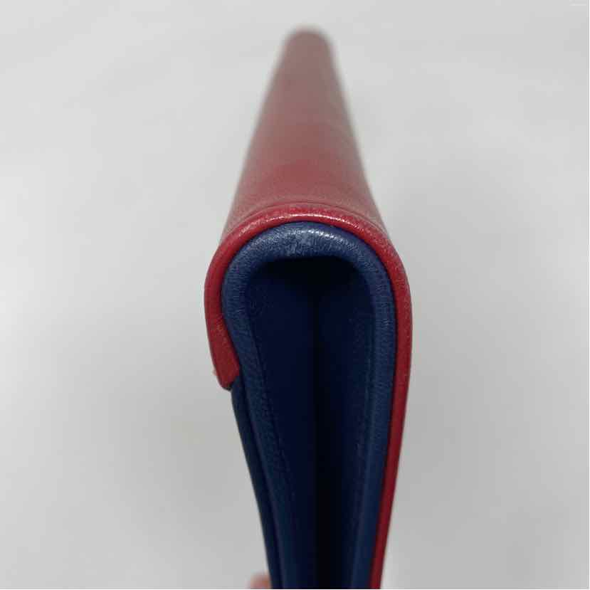 Pre-Owned Chanel Red/Navy Leather Designer Handbag