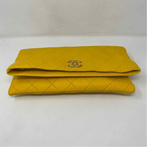 Pre-Owned Chanel Yellow Leather Designer Handbag