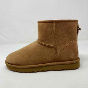 Pre-Owned Shoe Size 10 UGG Chestnut Booties
