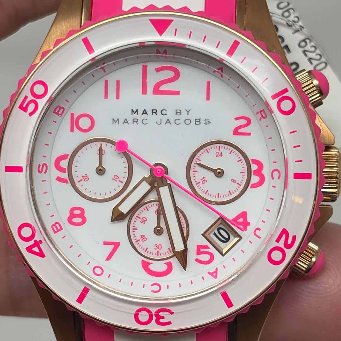 Pre-Owned Marc by Marc Jacobs White Rubber Watch