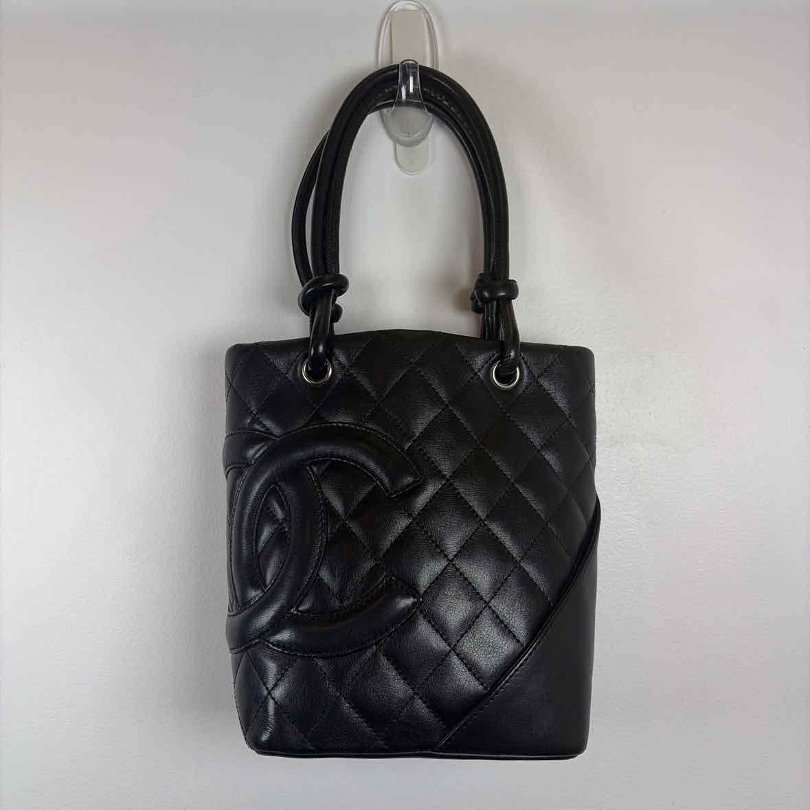 Pre-Owned Chanel Black Leather Handbag
