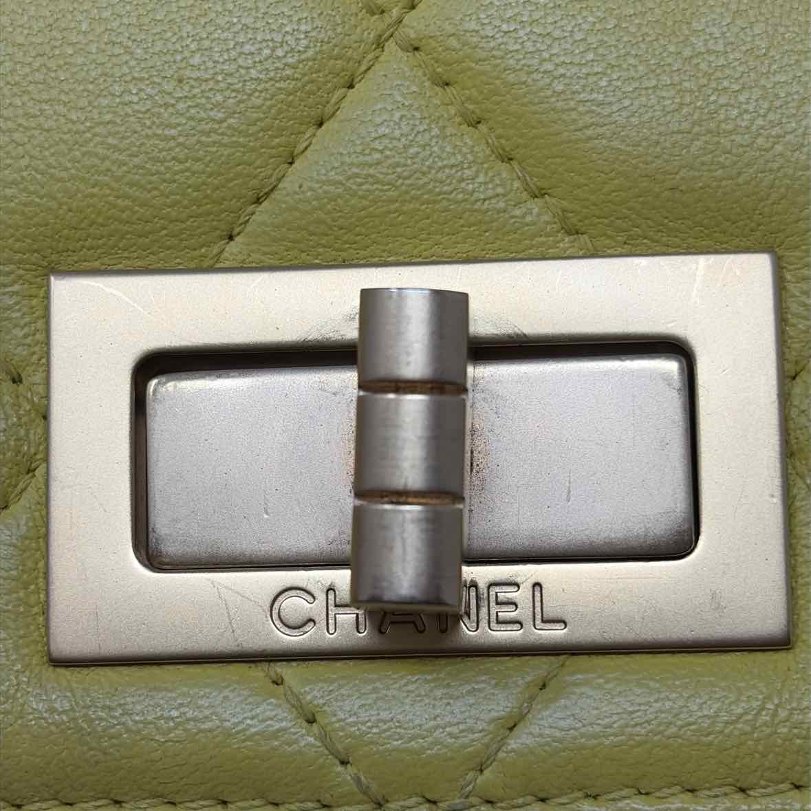Pre-Owned Chanel Chartreuse Leather Designer Handbag