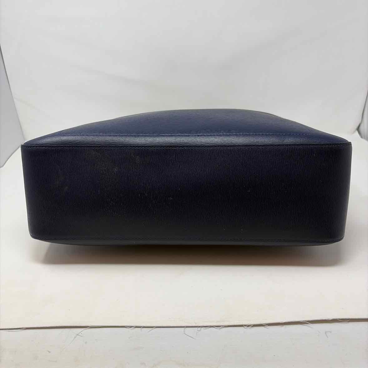 Pre-Owned Longchamp Navy Leather Handbag