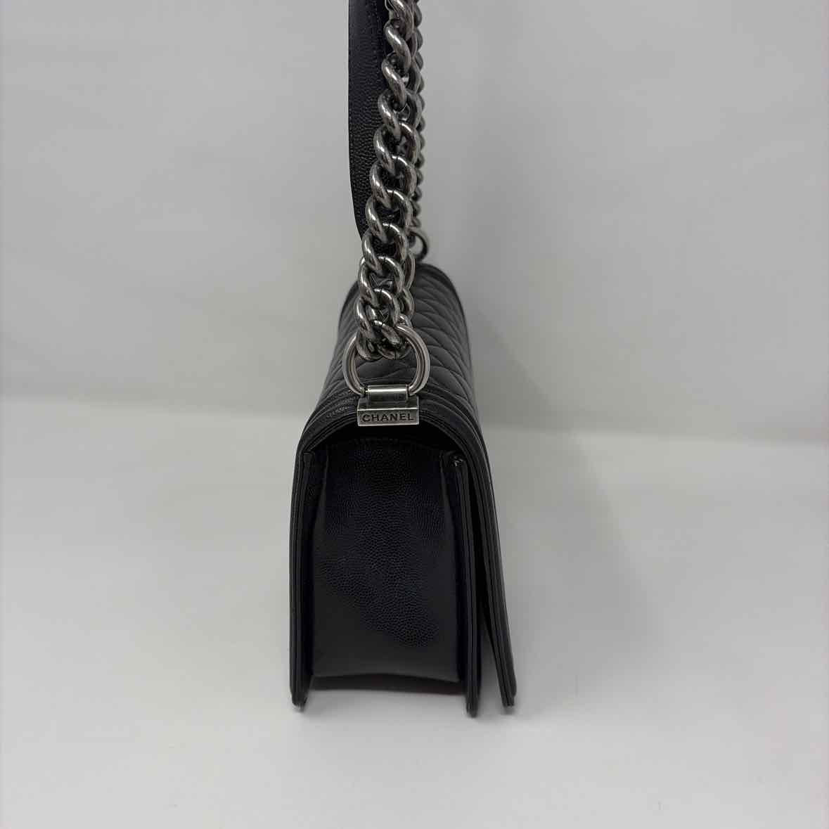 Pre-Owned Chanel Black Leather Designer Handbag