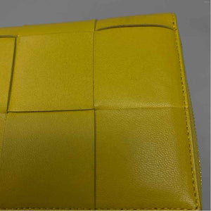 Pre-Owned Bottega Veneta Yellow Leather Designer Wallet