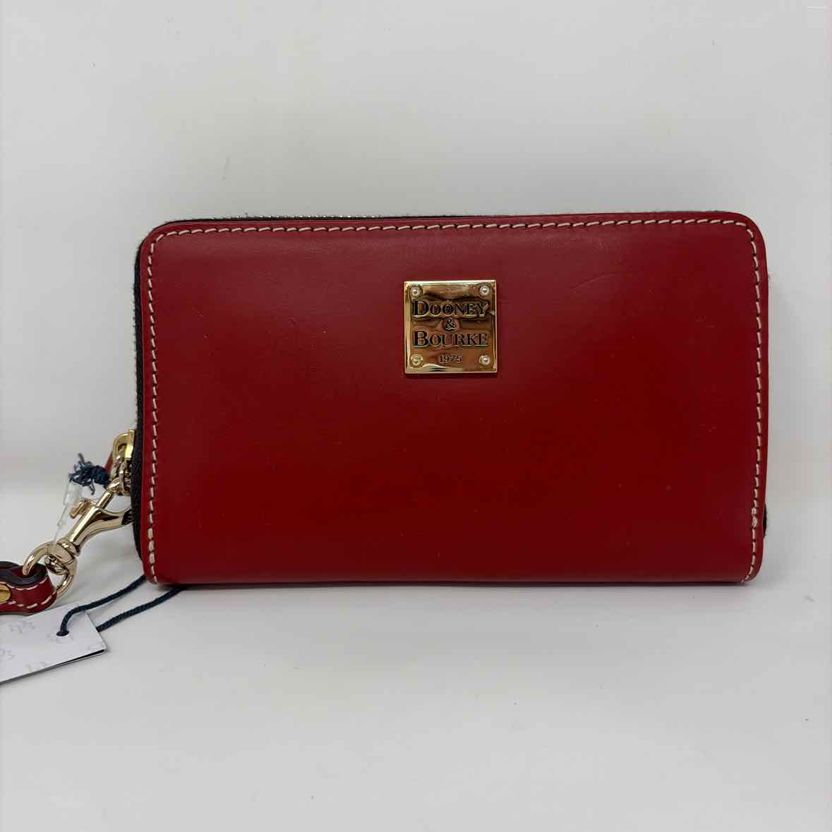 Pre-Owned Dooney & Bourke Red Leather Wristlet