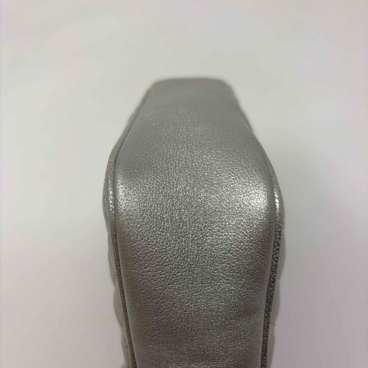 Pre-Owned Gucci Silver Leather Designer Handbag
