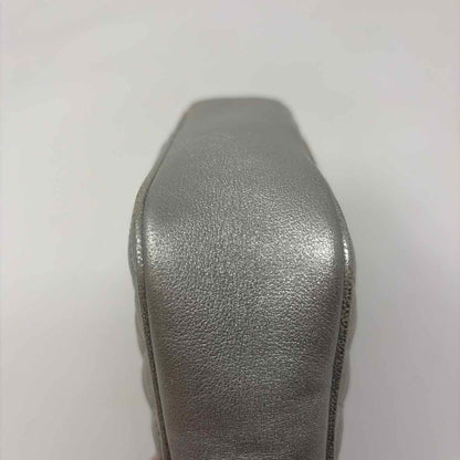 Pre-Owned Gucci Silver Leather Designer Handbag