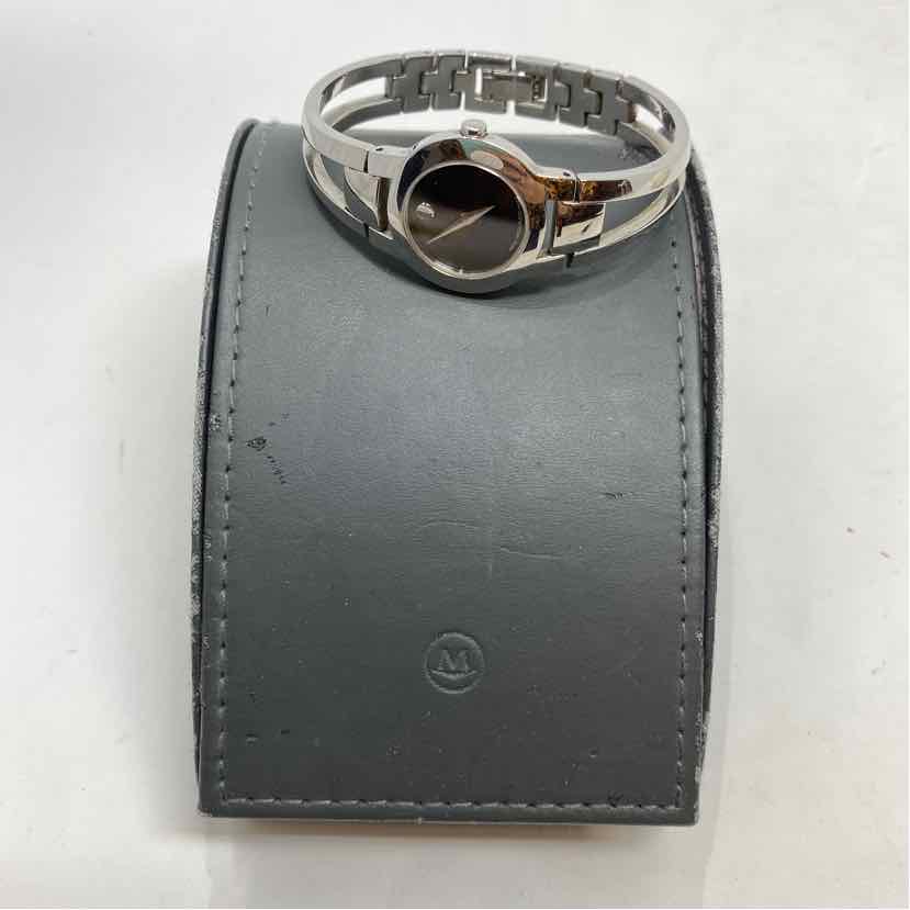 Pre-Owned Movado Silver Stainless Steel Watch