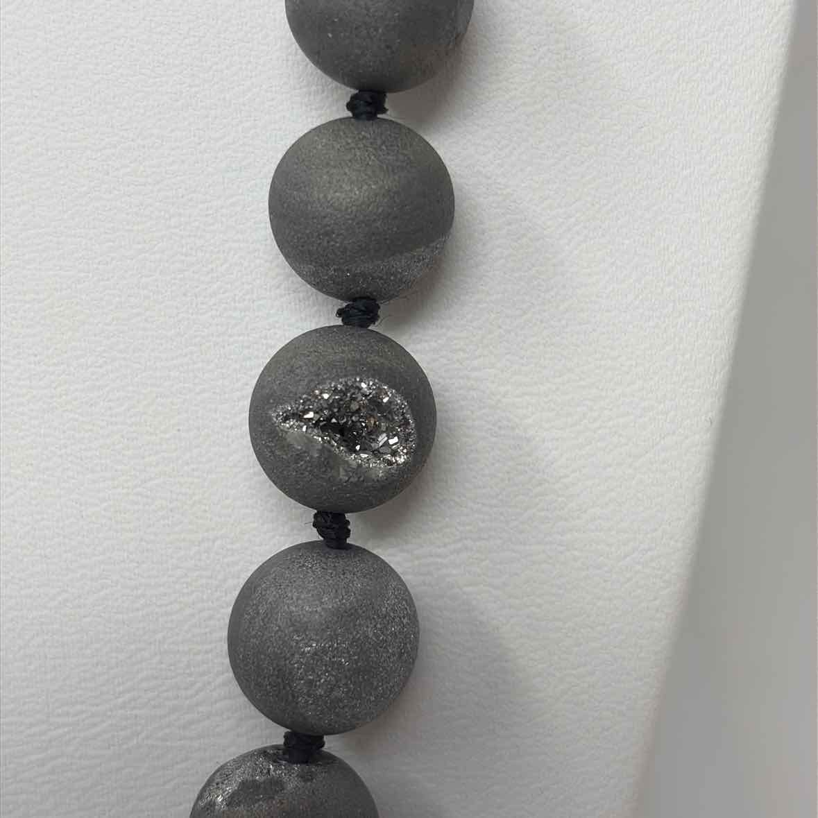 Pre-Owned Boutique Grey Multi Stones Necklace