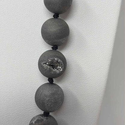 Pre-Owned Boutique Grey Multi Stones Necklace