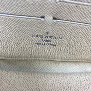 Pre-Owned Louis Vuitton White Canvas Designer Wallet