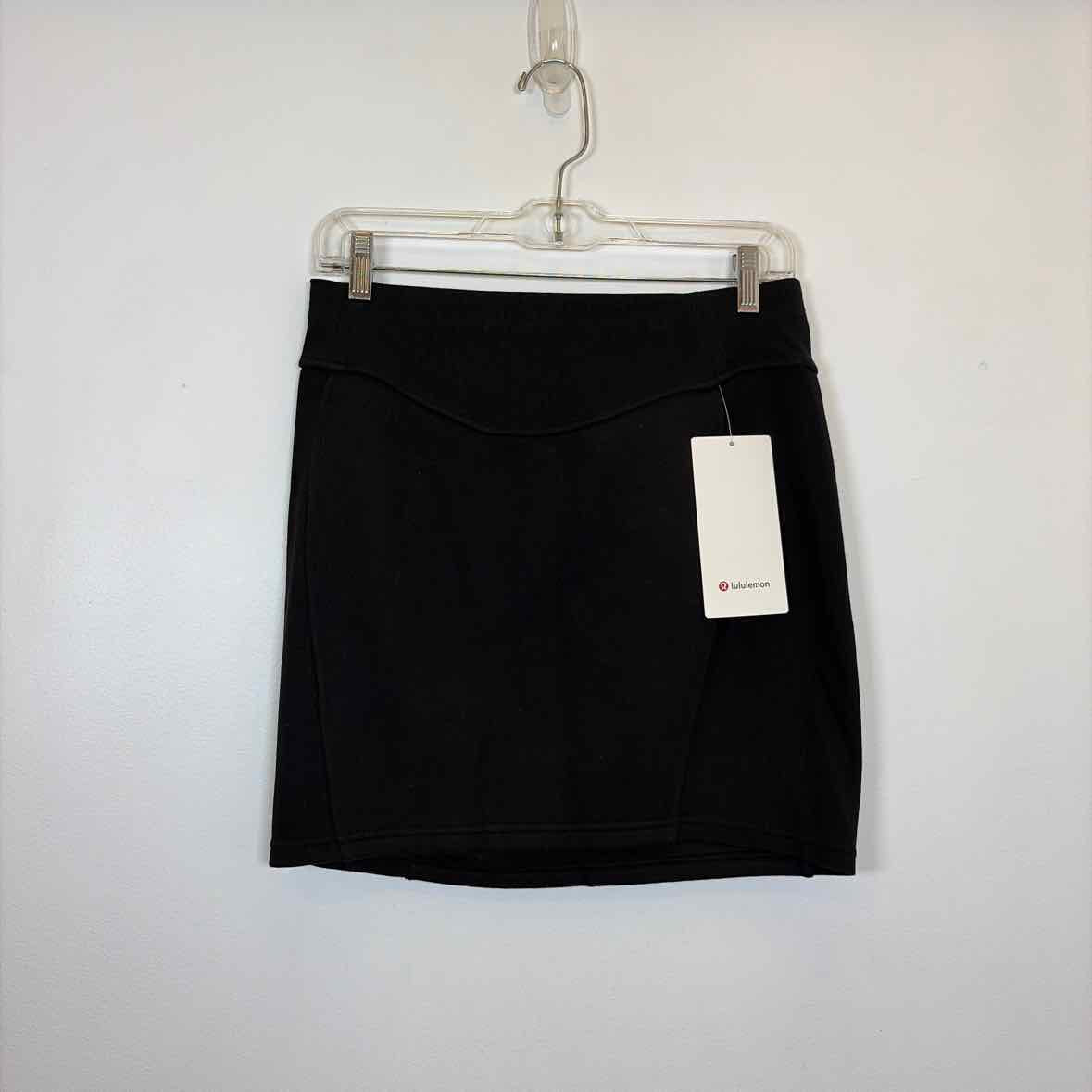 Pre-Owned Size M Lululemon Black Skirt