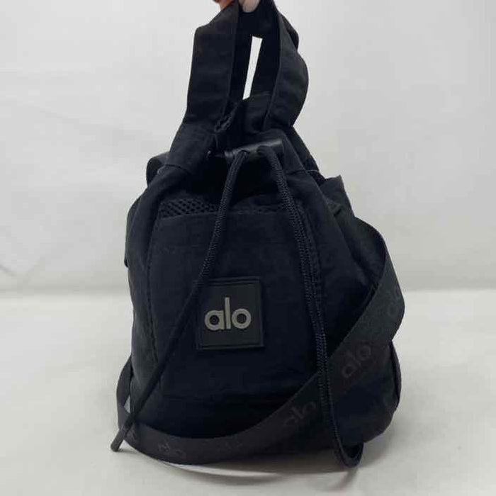 Pre-Owned Alo Yoga Black Nylon Handbag