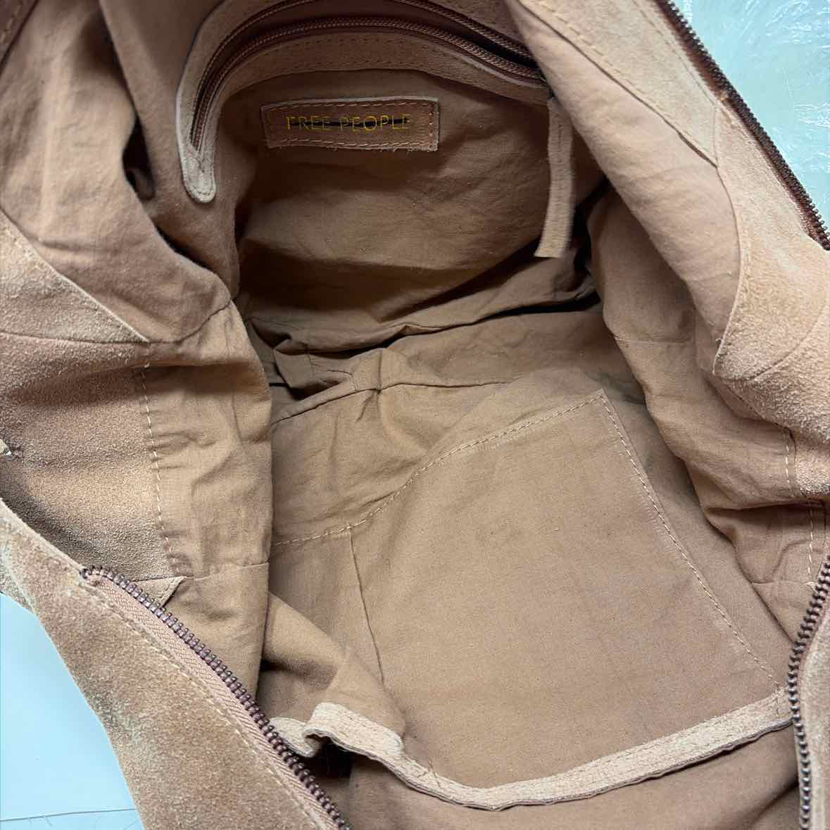 Pre-Owned Free People Peach Suede Handbag