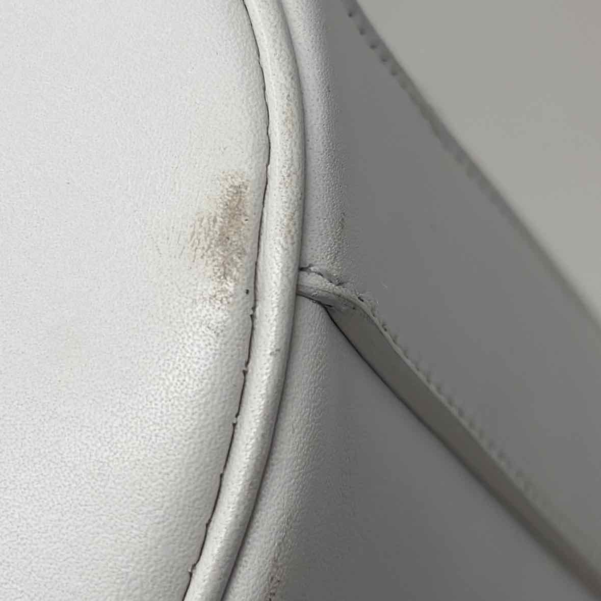 Pre-Owned Salvatore Ferragamo White Leather Designer Handbag
