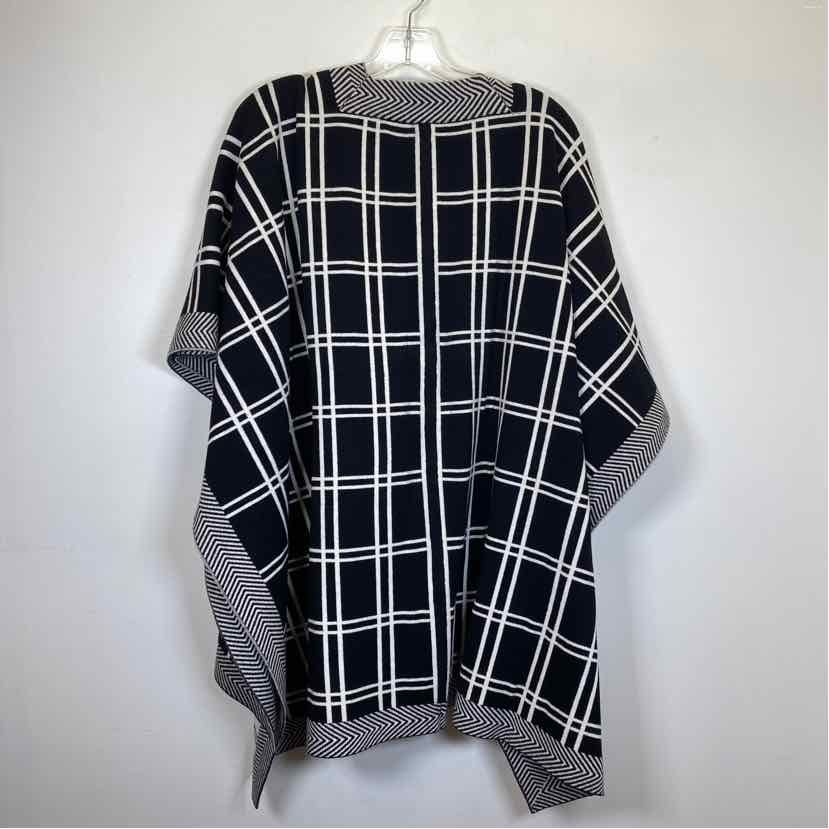 Pre-Owned Size One Size Misook Black/White Poncho