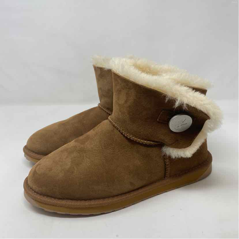 Pre-Owned Shoe Size 10.5 EMU Cognac Booties