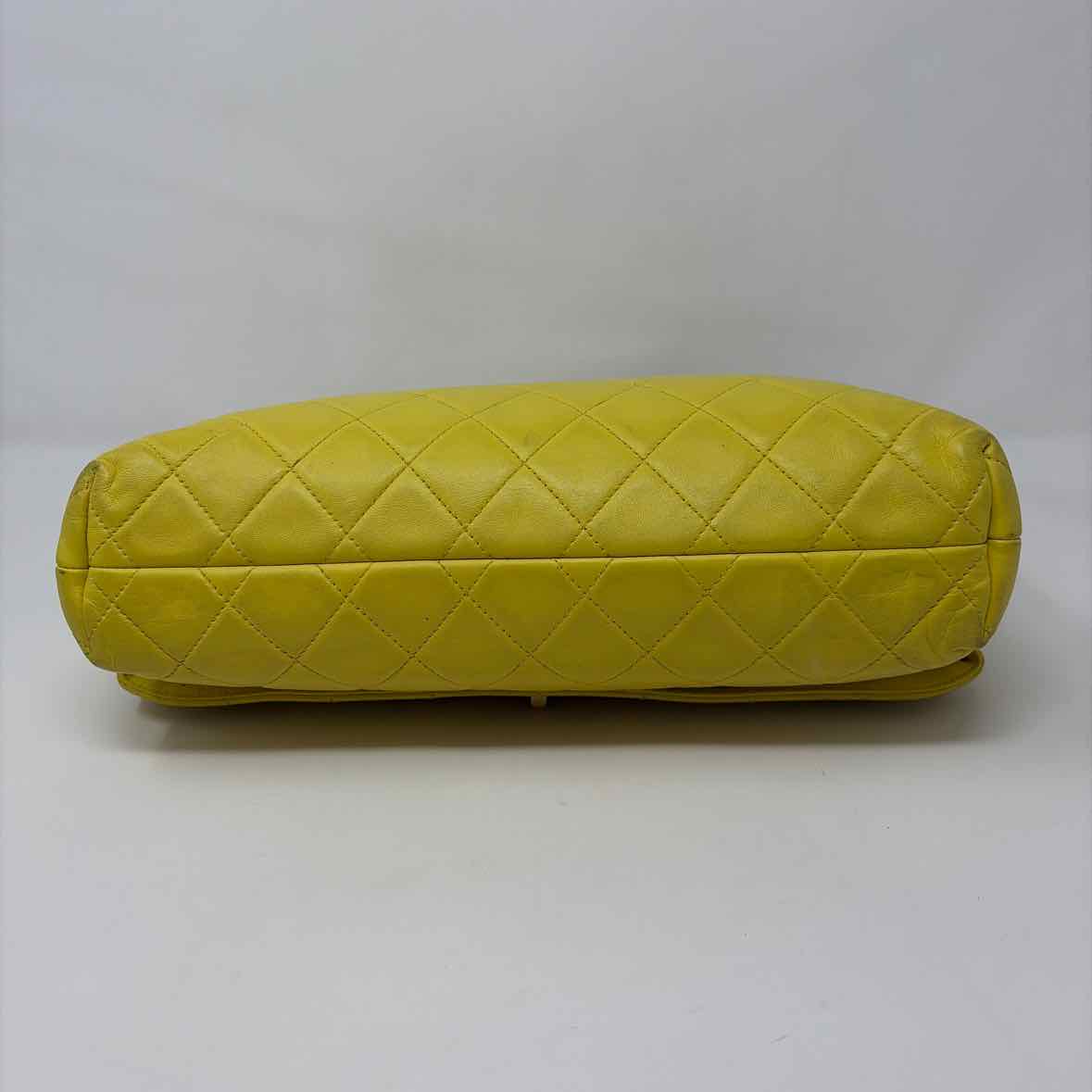 Pre-Owned Chanel Chartreuse Leather Designer Handbag