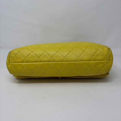 Pre-Owned Chanel Chartreuse Leather Designer Handbag