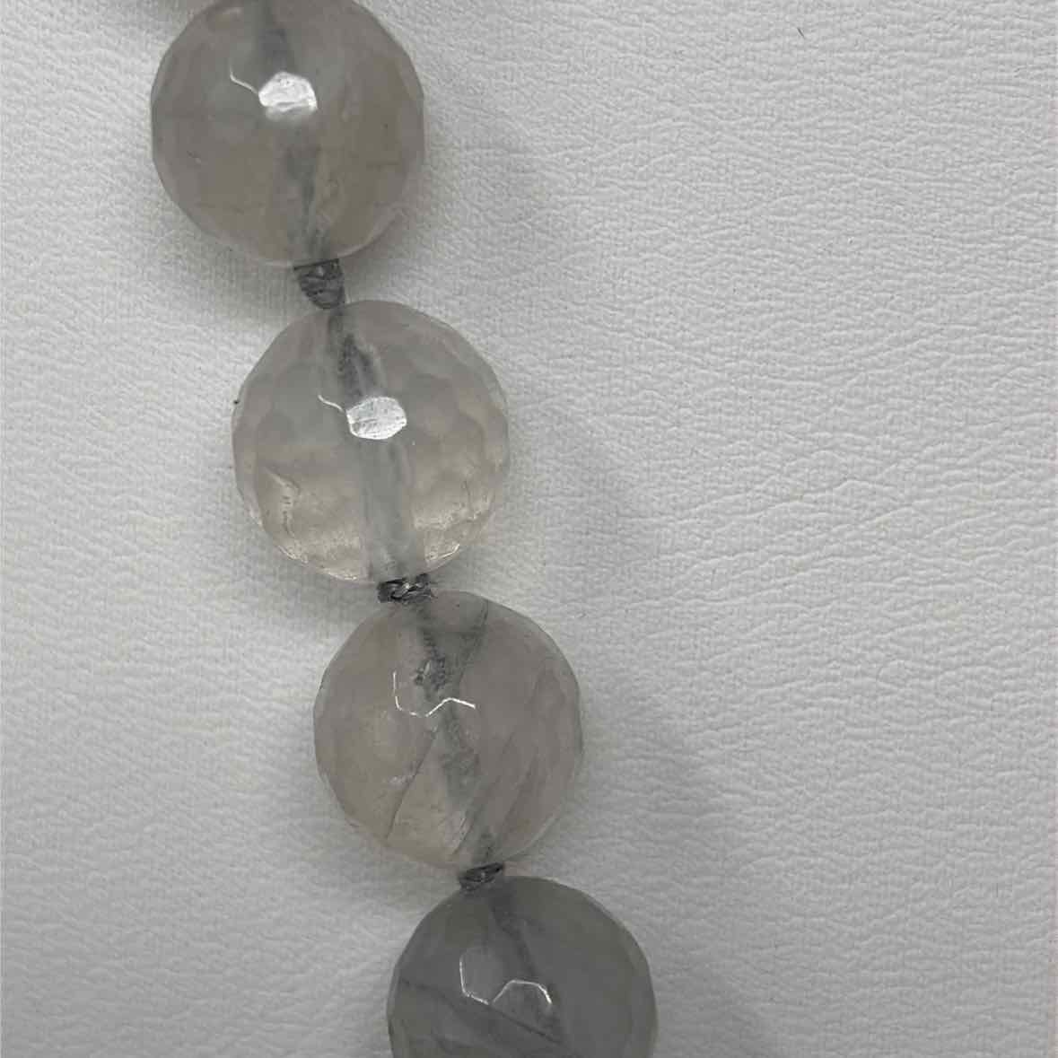 Pre-Owned Boutique Grey Crystal Necklace