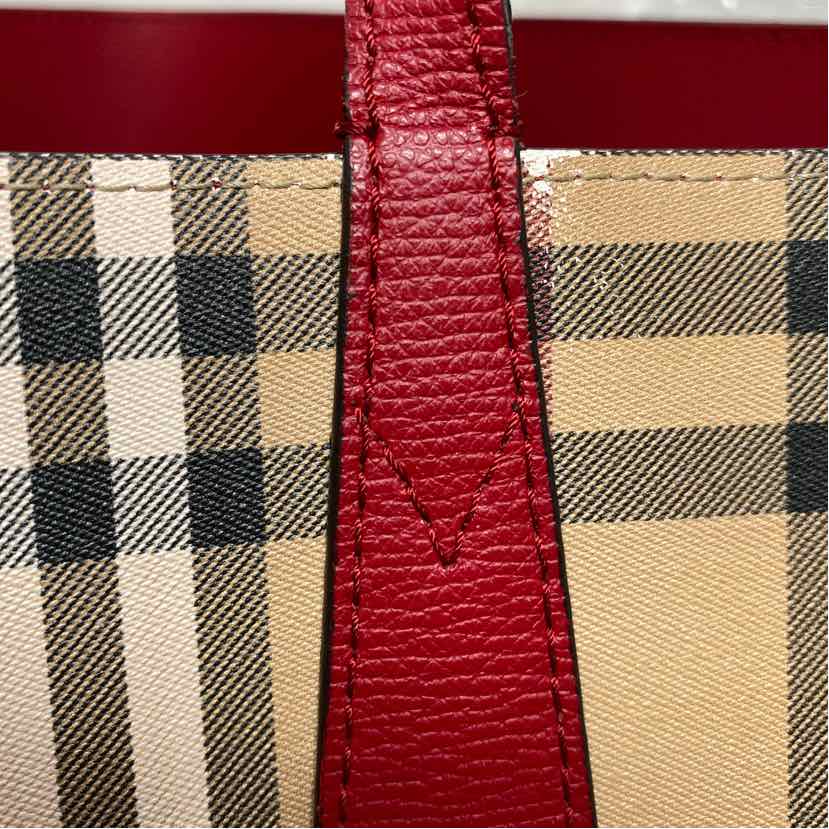 Pre-Owned Burberry Plaid Canvas Designer Handbag