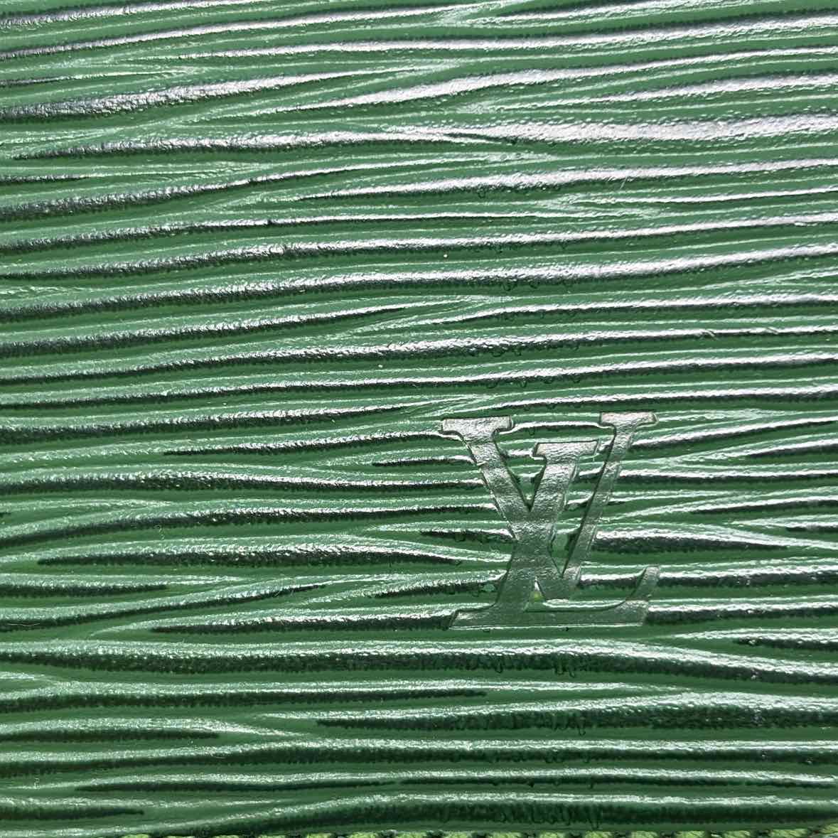 Pre-Owned Louis Vuitton Green Leather Designer Wallet