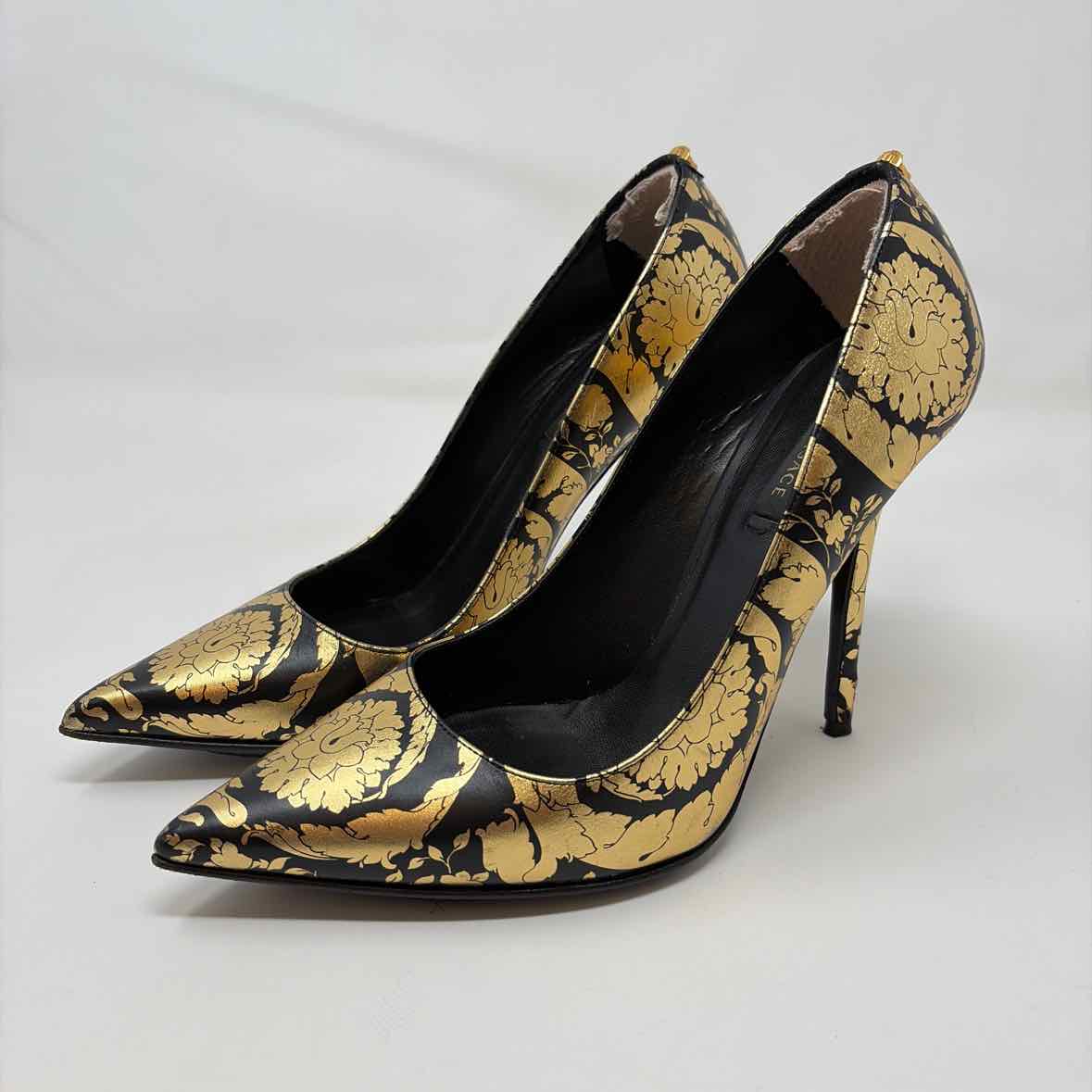 Pre-Owned Versace Black/Gold Leather Shoe Size 8 Designer Shoes