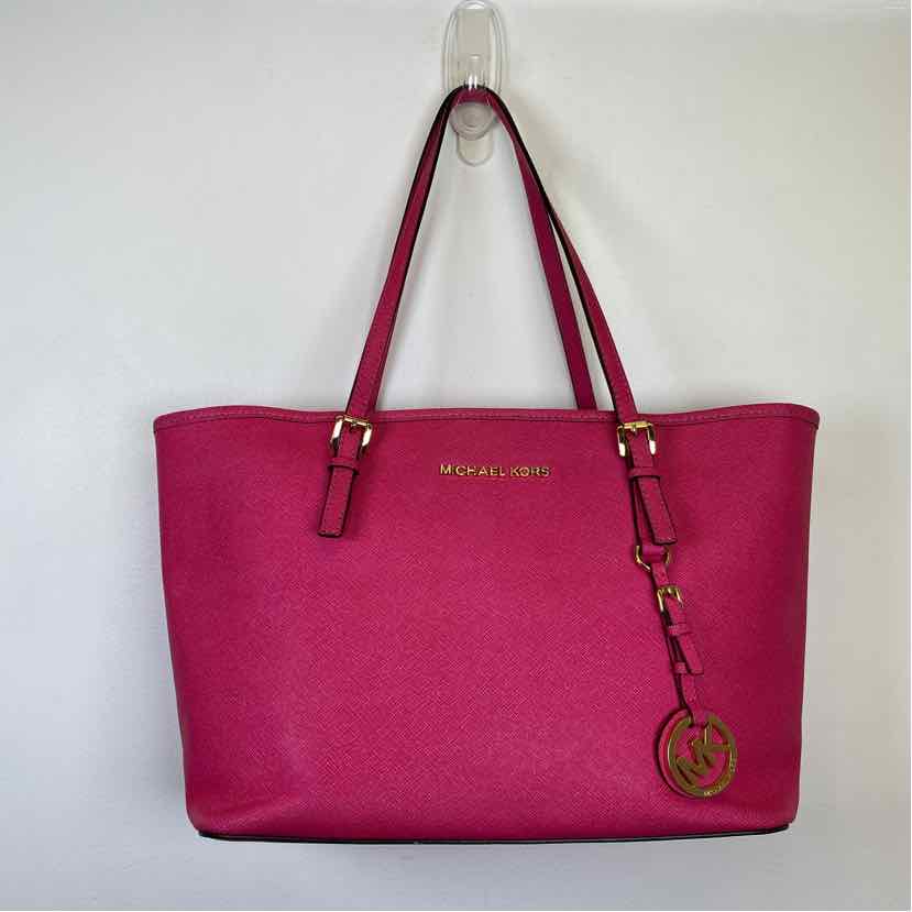 Pre-Owned Michael Kors Fuschia Leather Handbag