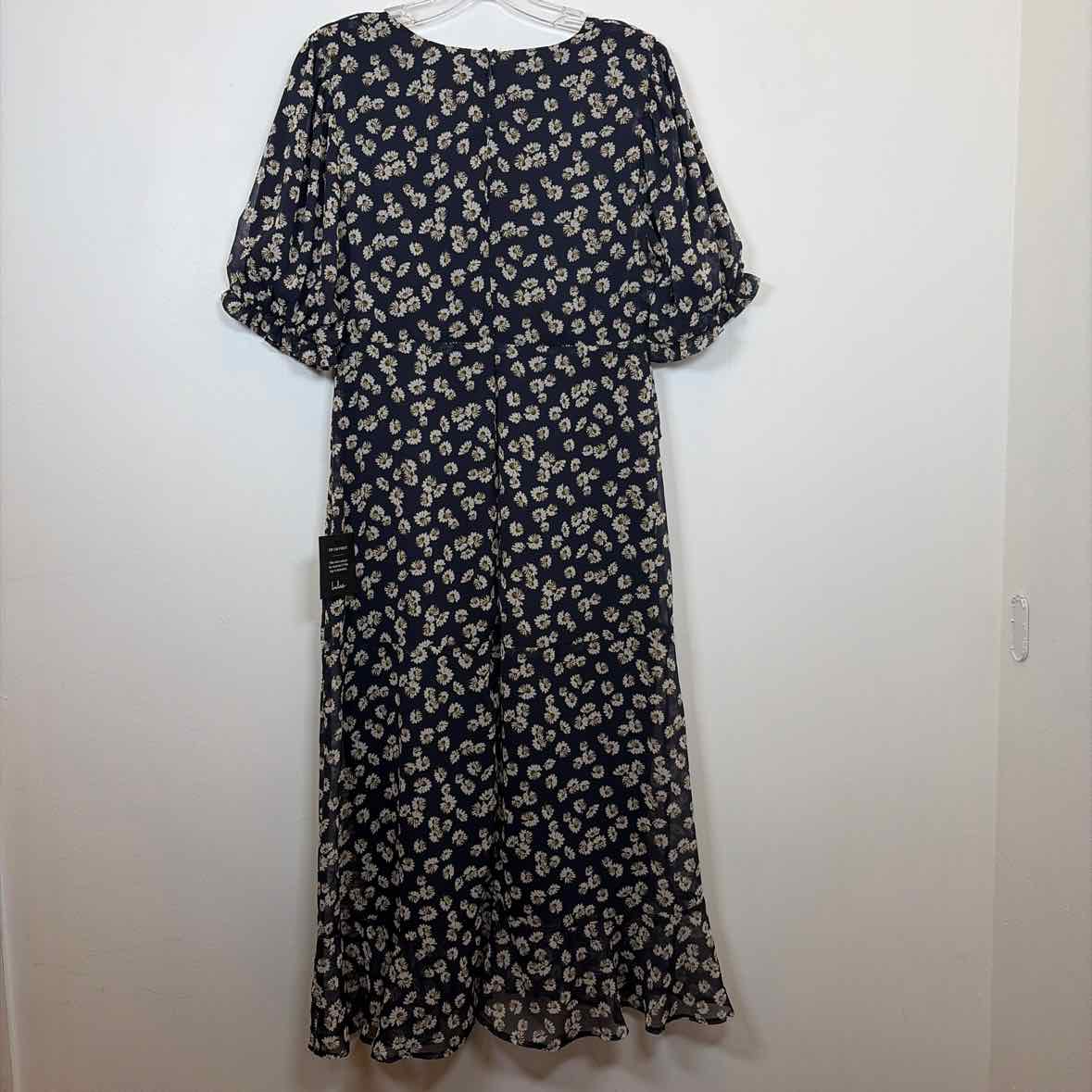Pre-Owned Size M Lulus Navy Floral Casual Dress