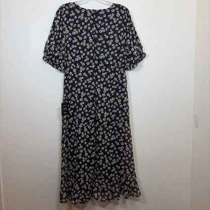 Pre-Owned Size M Lulus Navy Floral Casual Dress