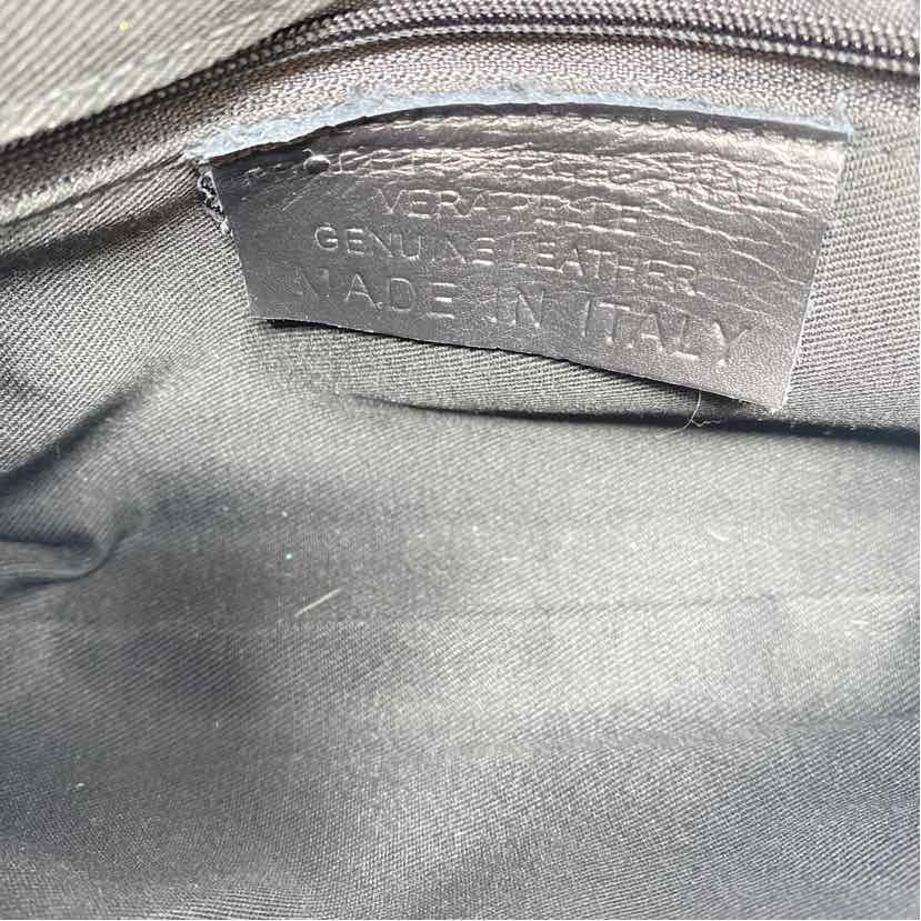 Pre-Owned Veera Pelle Black Leather Handbag