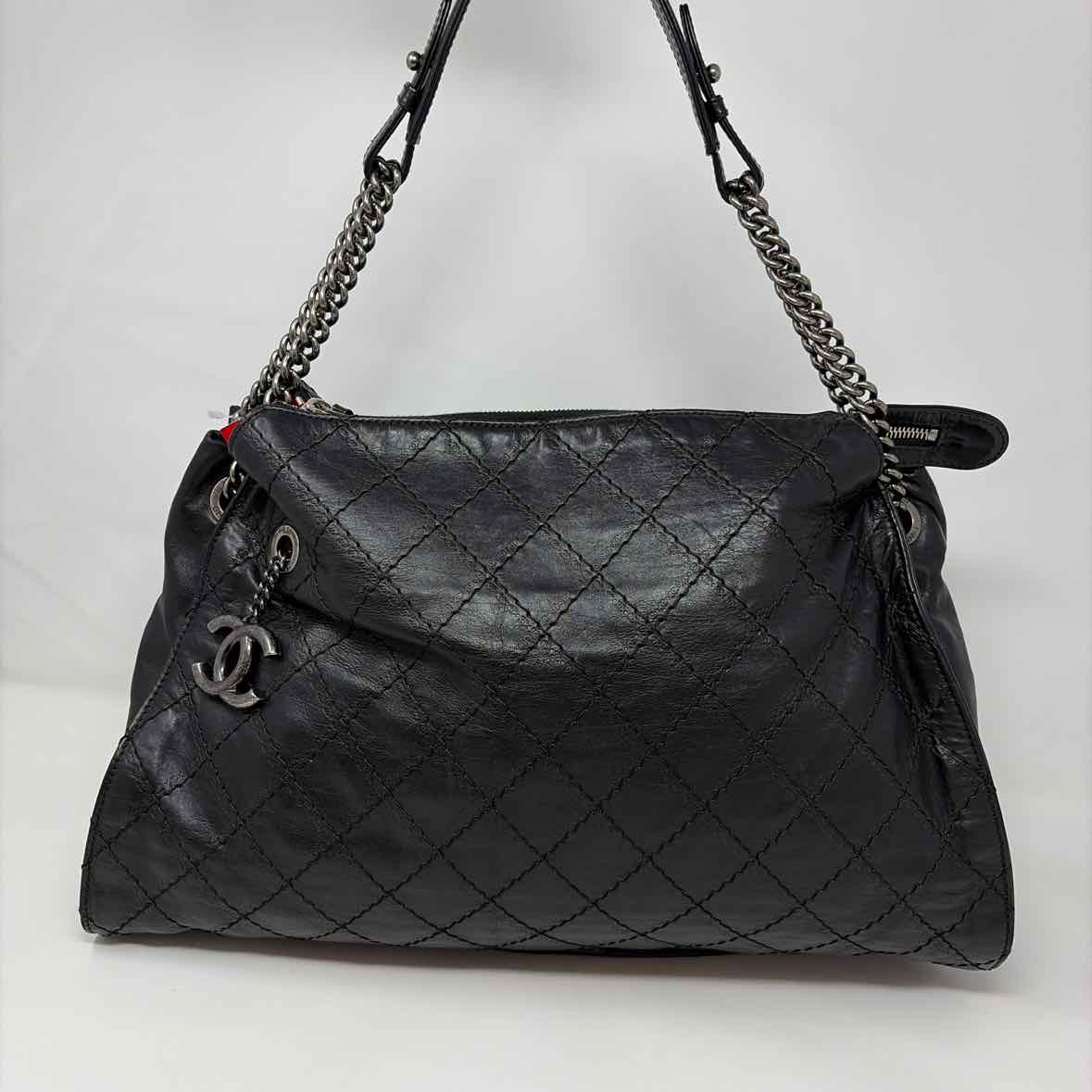 Pre-Owned Chanel Black Leather Designer Handbag