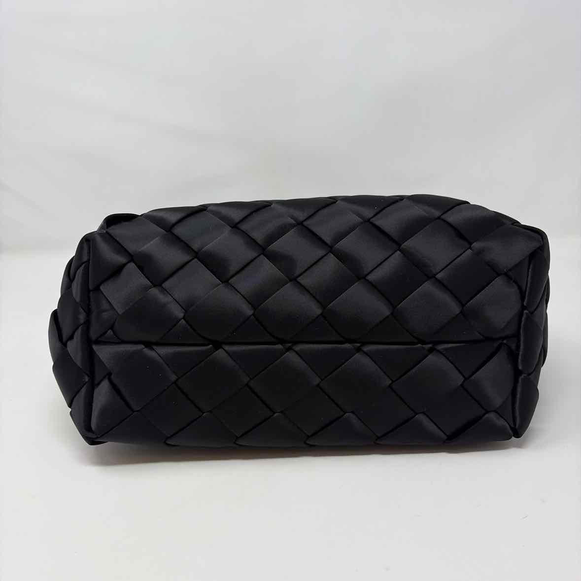 Pre-Owned Ah-Dorned Black Fabric Handbag