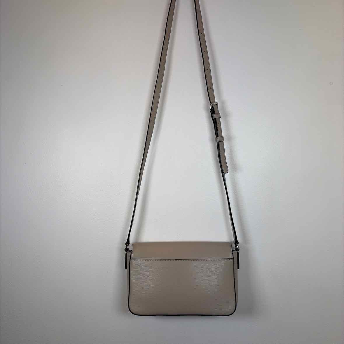 Pre-Owned DKNY Taupe Leather Handbag